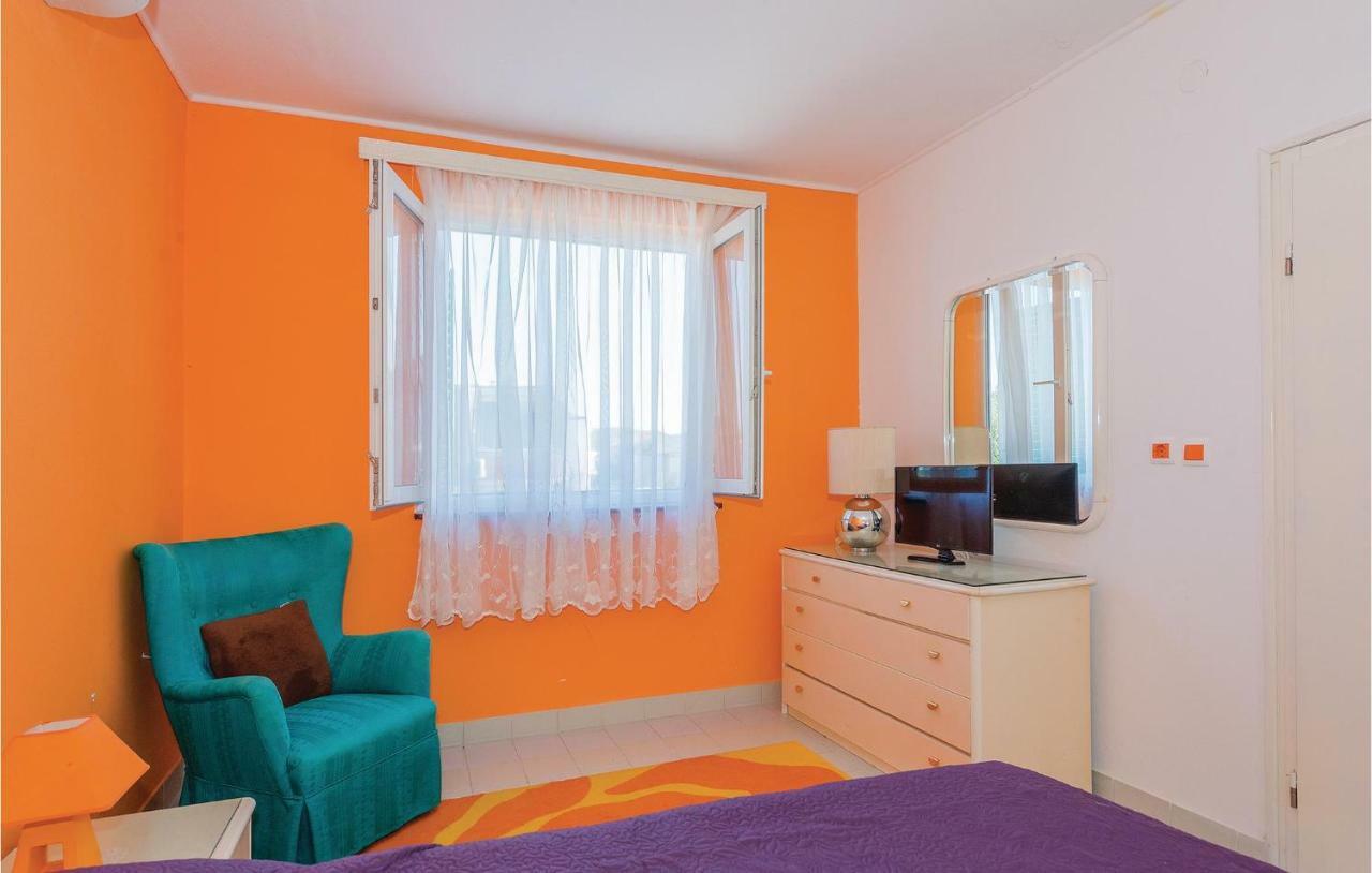 Lovely Apartment In Rogoznica With Wifi Экстерьер фото